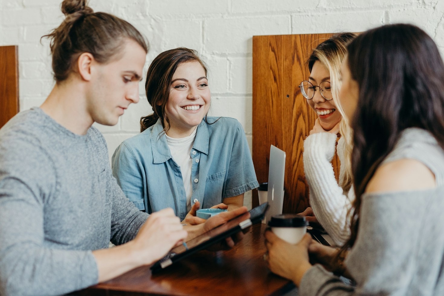 How Engaging Media Is Reshaping Modern Community Connections